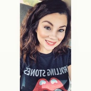 Meet your Posher, Mia